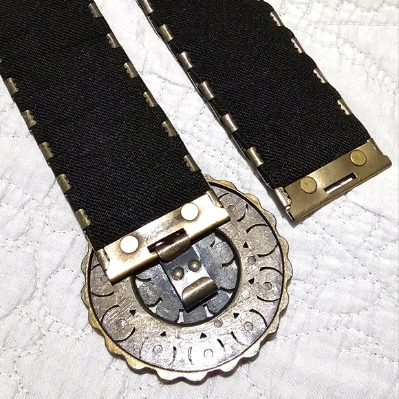 Lane Bryant vintage metal fish scales stretch belt. Olive color Womens sz 26/28 - Picture 8 of 10